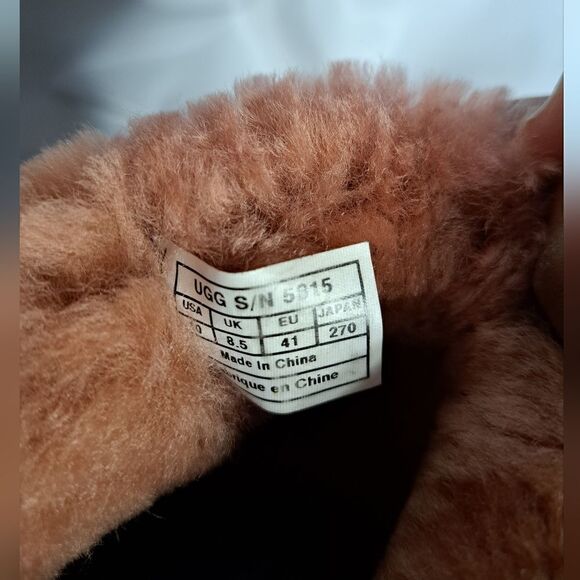 UGG   - Picture 9 of 16